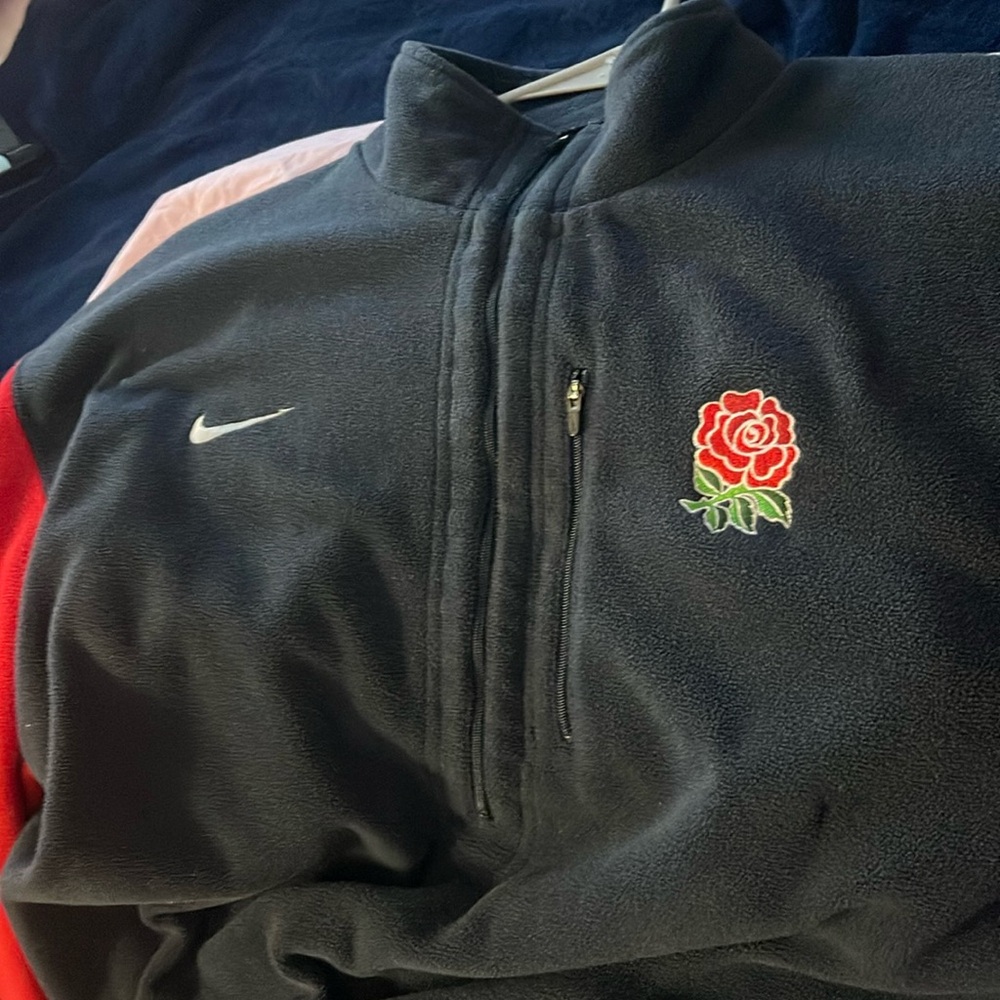 Custom Nike jacket 
Size XL baggy fit 
Super soft and comfy good for cold days🌨️